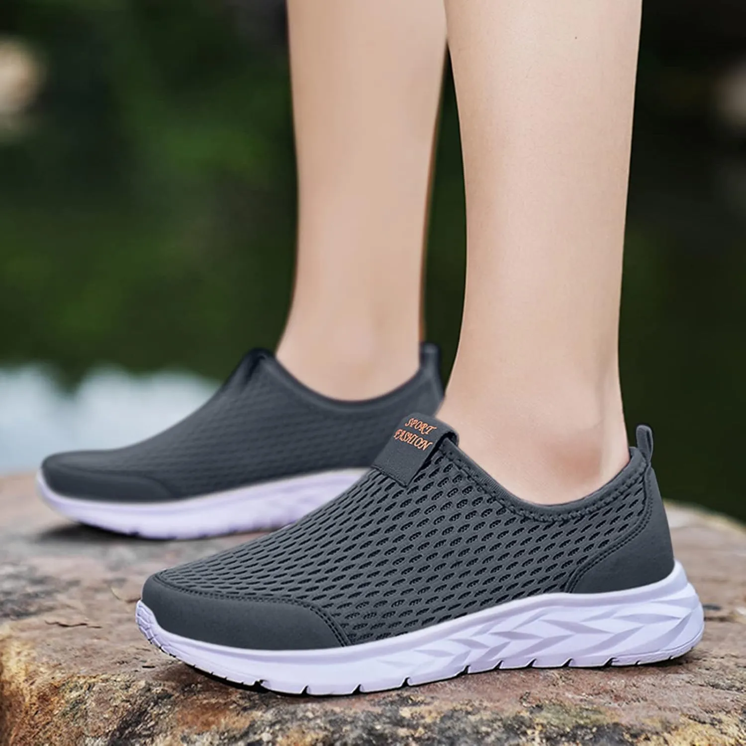 Breathable Walking Shoes for Women Stretch Cushion Sports Shoes Lightweight Flying Mesh Shoes for Elderly Women