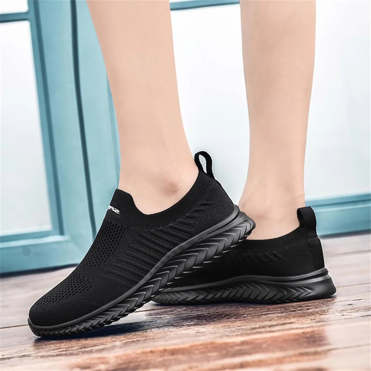 Classic Athletic Skateboard Sneakers for Women Sports Workout Gym Shoes for Running Minimalist Zero Drop Shoe