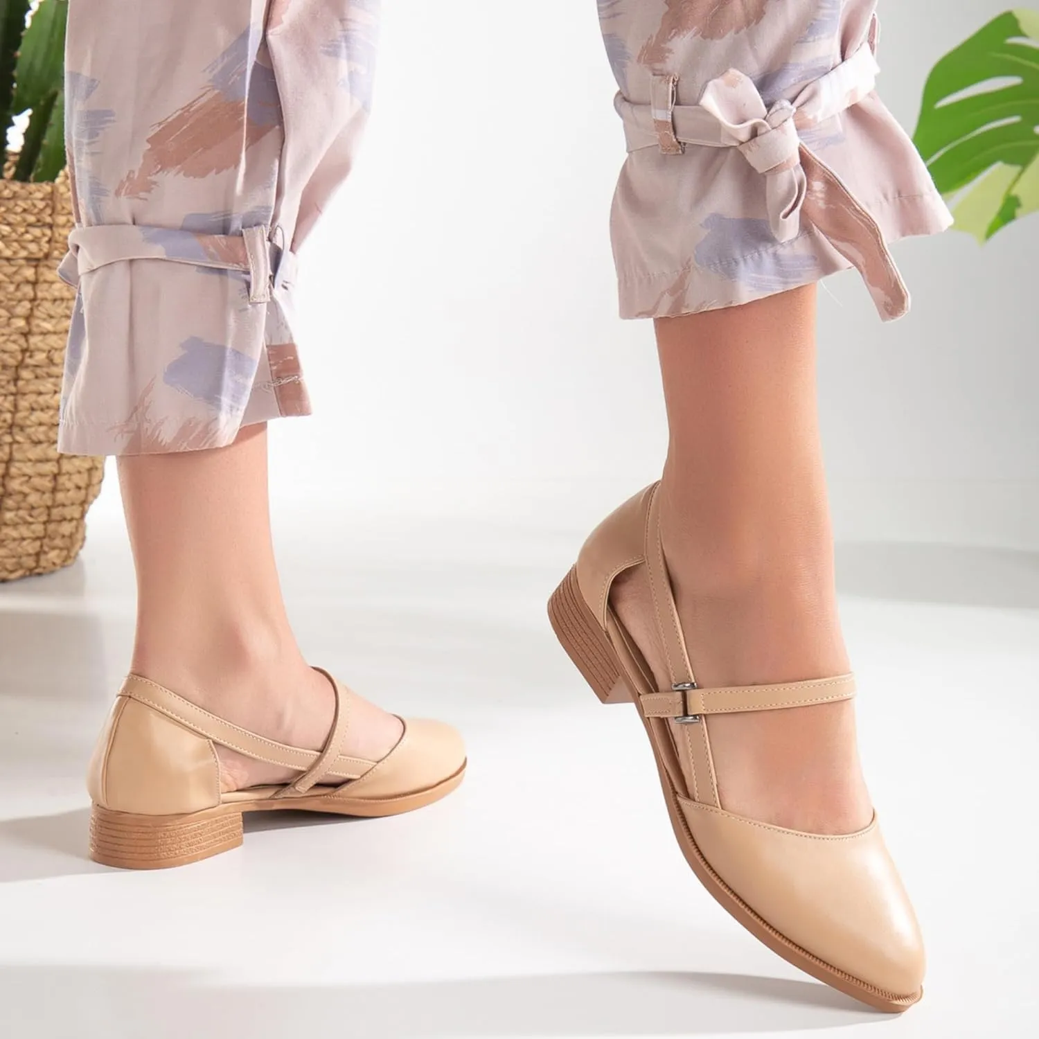 Derimi'O Mary Jane Shoes Women - Elegant Low Heel Mary Janes - Comfortable and Stylish Mary Jane Flats for Everyday Wear - Classic Design Mary Jane Pumps with Secure Strap