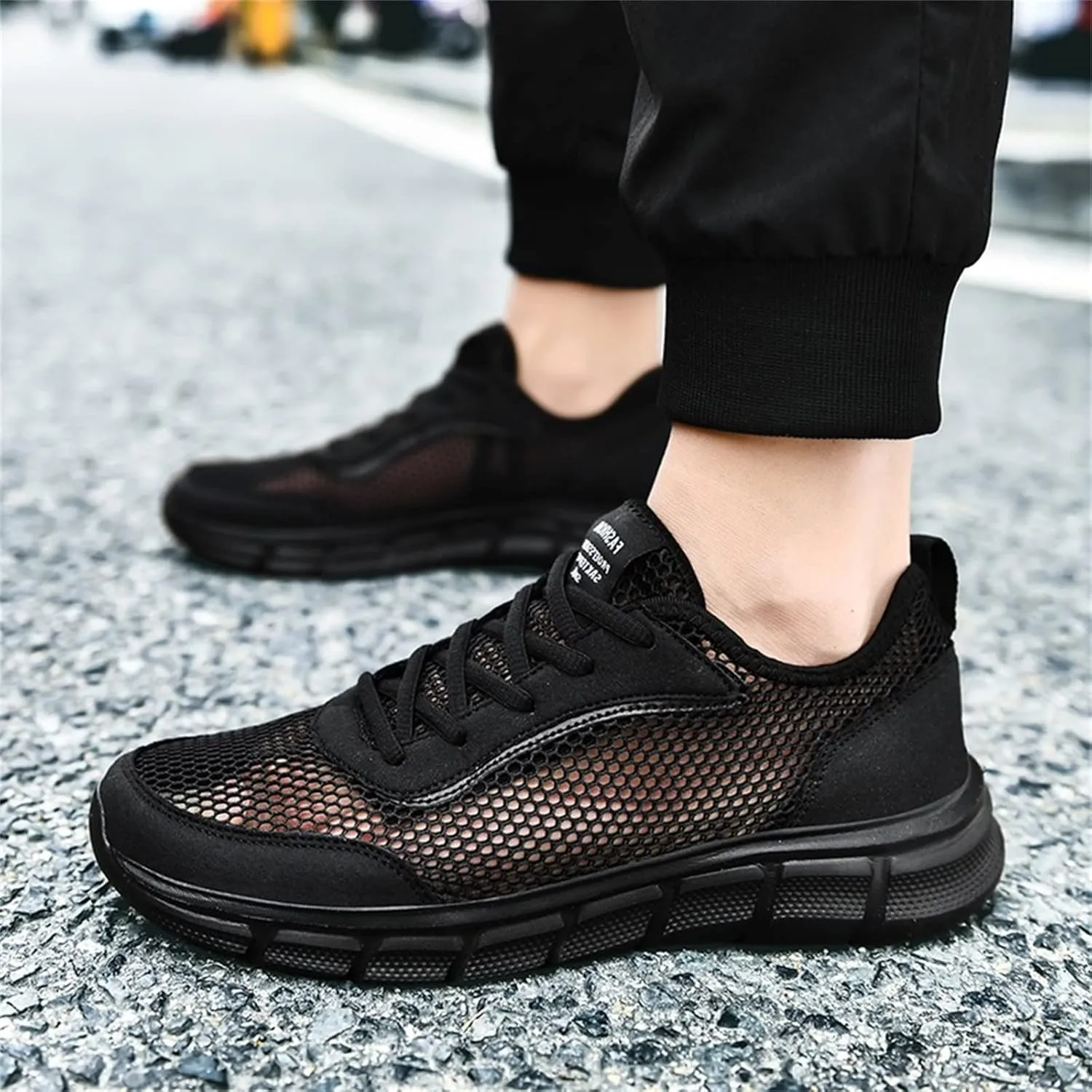 Fashion Spring and Summer Men Sports Shoes Flat Bottom Lightweight Fly Woven Mesh Hollow Mens Sneaker Boots Low Top Men's SPO