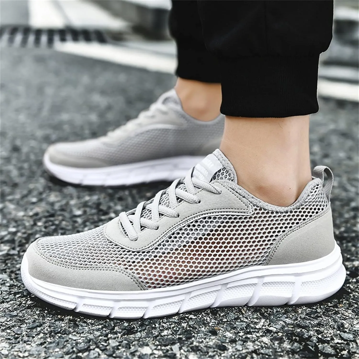 Fashion Spring and Summer Men Sports Shoes Flat Bottom Lightweight Fly Woven Mesh Hollow Mens Sneaker Boots Low Top Men's SPO