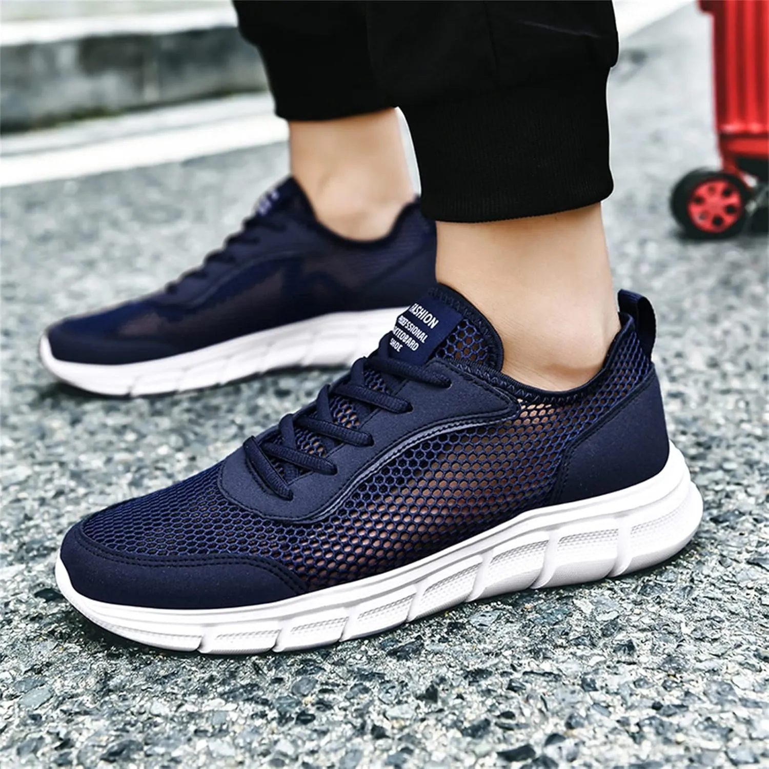 Fashion Spring and Summer Men Sports Shoes Flat Bottom Lightweight Fly Woven Mesh Hollow Mens Sneaker Boots Low Top Men's SPO