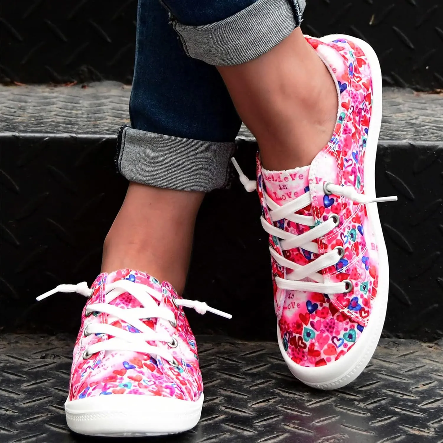 Gumipy Women's Canvas Shoes Valentine's Day Lace-Up Loafers Love Heart Print Sneaker Comfortable Lightweight Walking Shoes