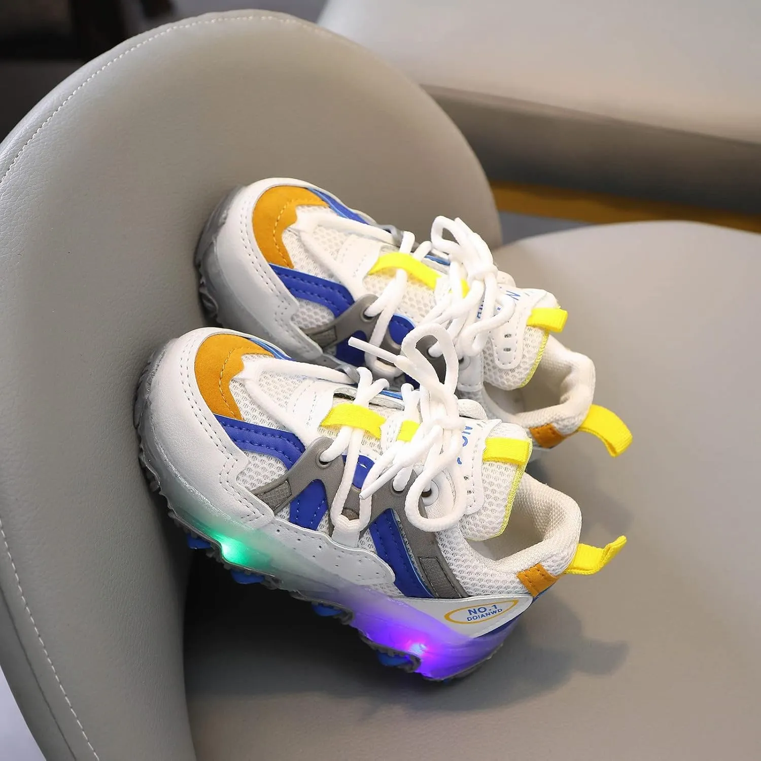Kids Casual Shoes Boys Breathable Non-Slip Light Sneakers Unisex Luminous Sneakers for Girls Sport Running Shoes