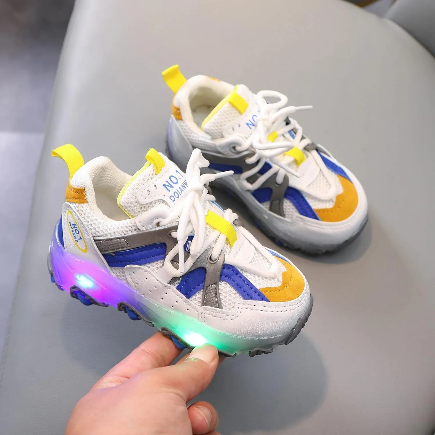 Kids Casual Shoes Boys Breathable Non-Slip Light Sneakers Unisex Luminous Sneakers for Girls Sport Running Shoes