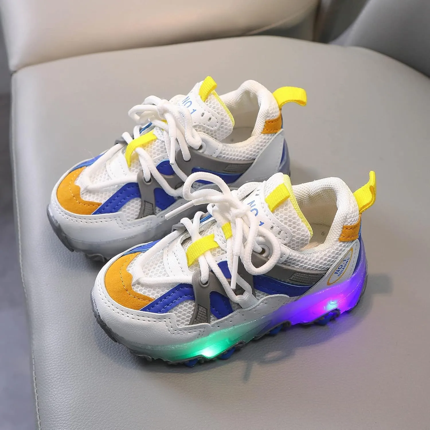 Kids Casual Shoes Boys Breathable Non-Slip Light Sneakers Unisex Luminous Sneakers for Girls Sport Running Shoes