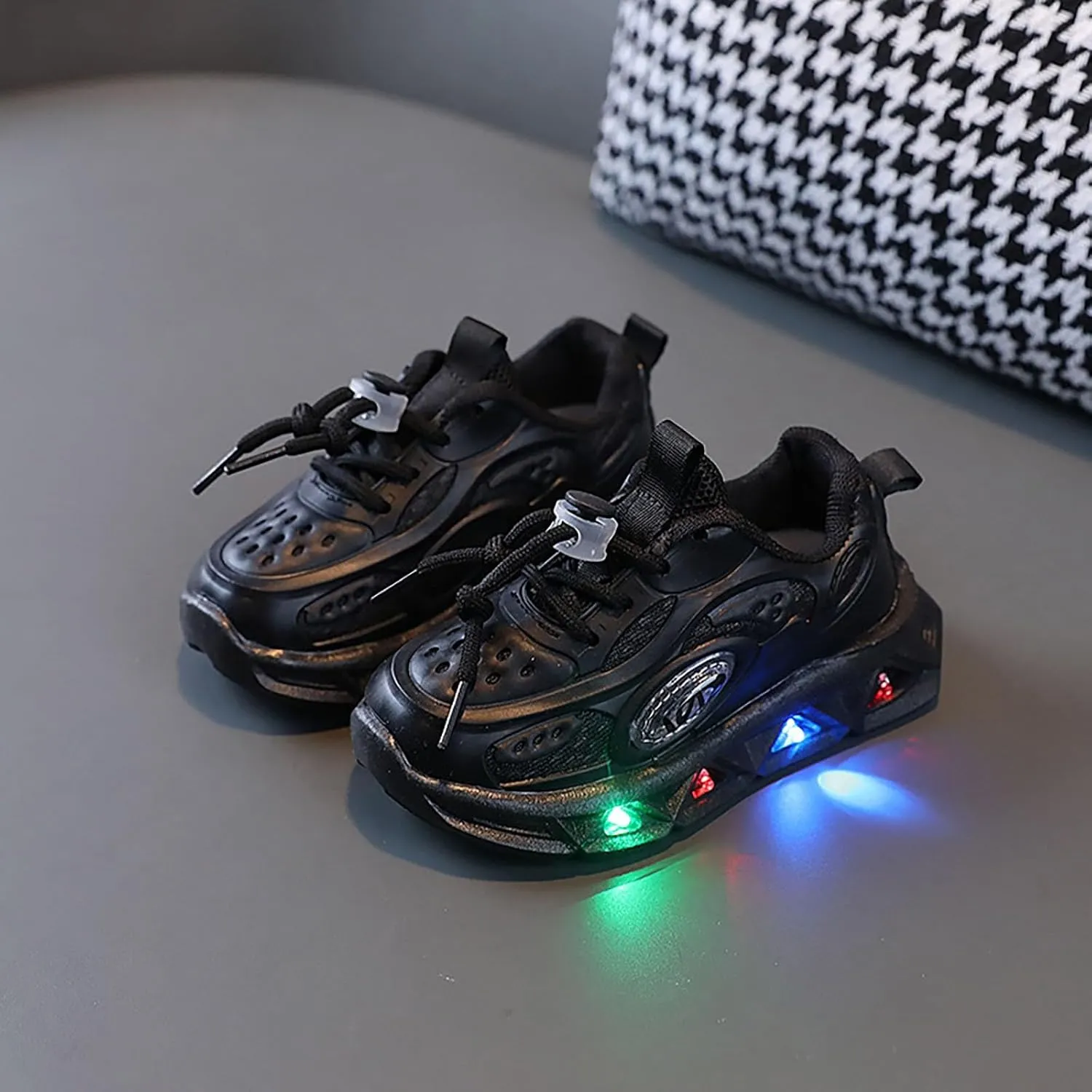 Kids Light Up Shoes Toddler Boys Girls LED Mesh Breathable Lightweight Walking Sneakers Lace Up Luminous Shoes