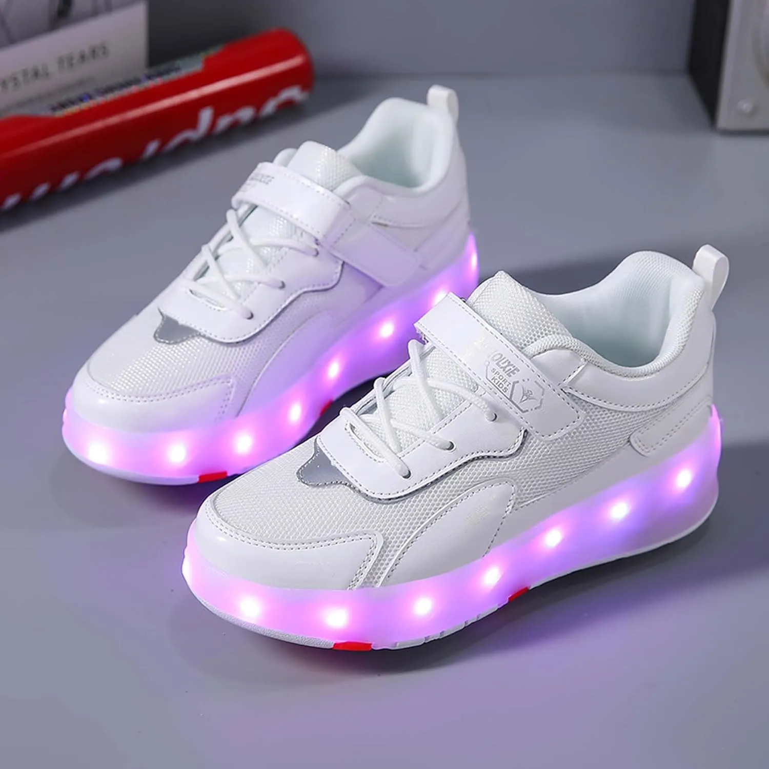 Kids Roller Skating Shoes Casual Walking Shoes Boys Shoes LED Colorful Luminous Shoes USB Charging Detachable Pulleys Suitable for Beginners in roller Skating Sports