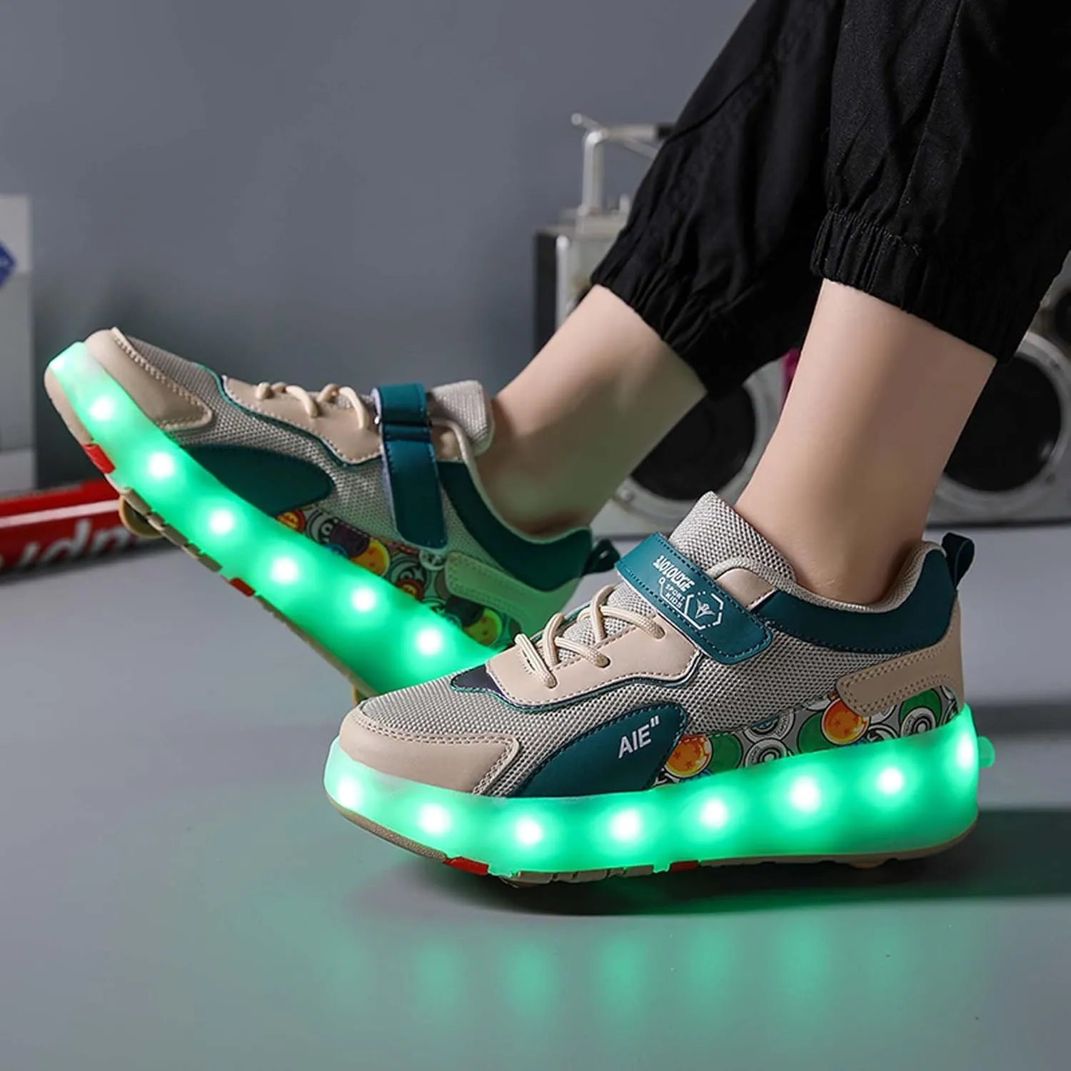 Kids Roller Skating Shoes Casual Walking Shoes Boys Shoes LED Colorful Luminous Shoes USB Charging Detachable Pulleys Suitable for Beginners in roller Skating Sports