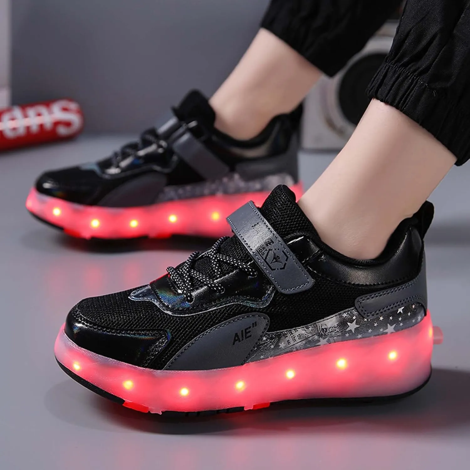 Kids Roller Skating Shoes Casual Walking Shoes Boys Shoes LED Colorful Luminous Shoes USB Charging Detachable Pulleys Suitable for Beginners in roller Skating Sports