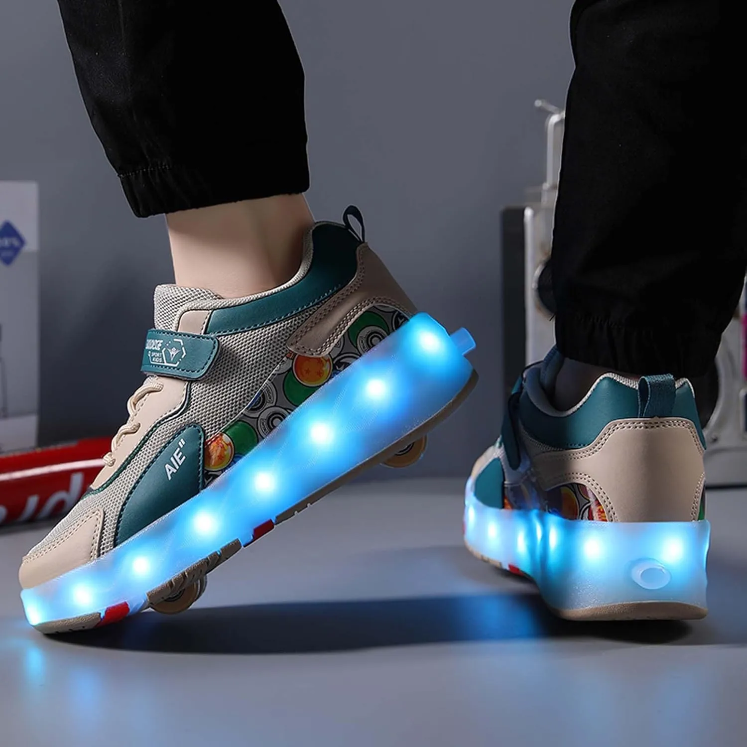 Kids Roller Skating Shoes Casual Walking Shoes Boys Shoes LED Colorful Luminous Shoes USB Charging Detachable Pulleys Suitable for Beginners in roller Skating Sports