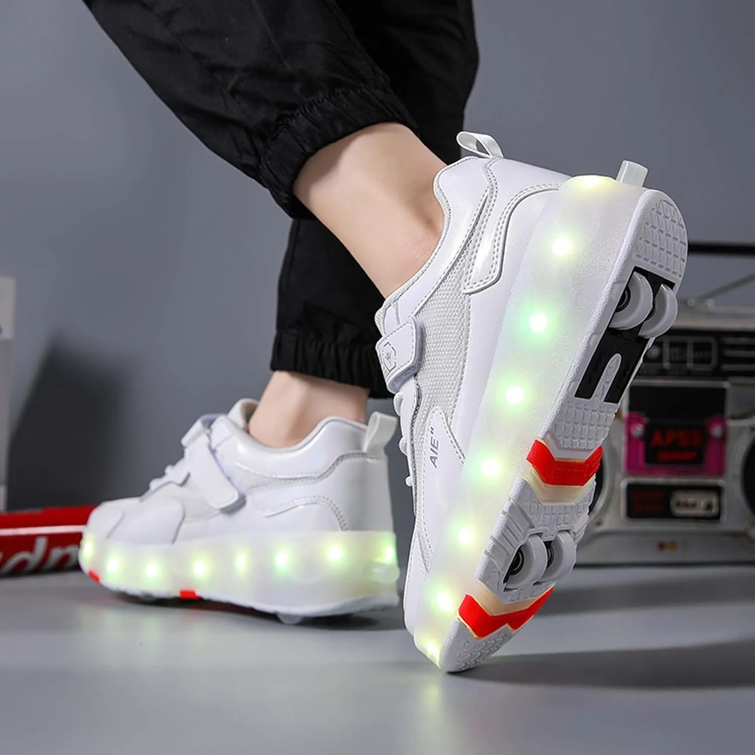 Kids Roller Skating Shoes Casual Walking Shoes Boys Shoes LED Colorful Luminous Shoes USB Charging Detachable Pulleys Suitable for Beginners in roller Skating Sports