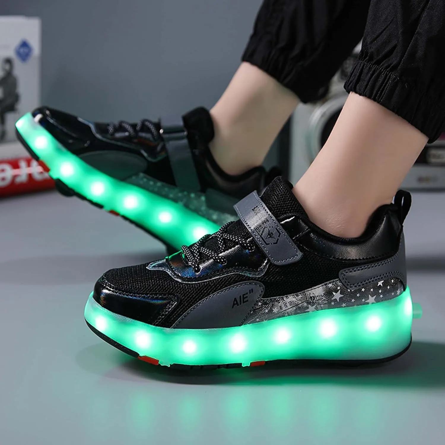 Kids Roller Skating Shoes Casual Walking Shoes Boys Shoes LED Colorful Luminous Shoes USB Charging Detachable Pulleys Suitable for Beginners in roller Skating Sports