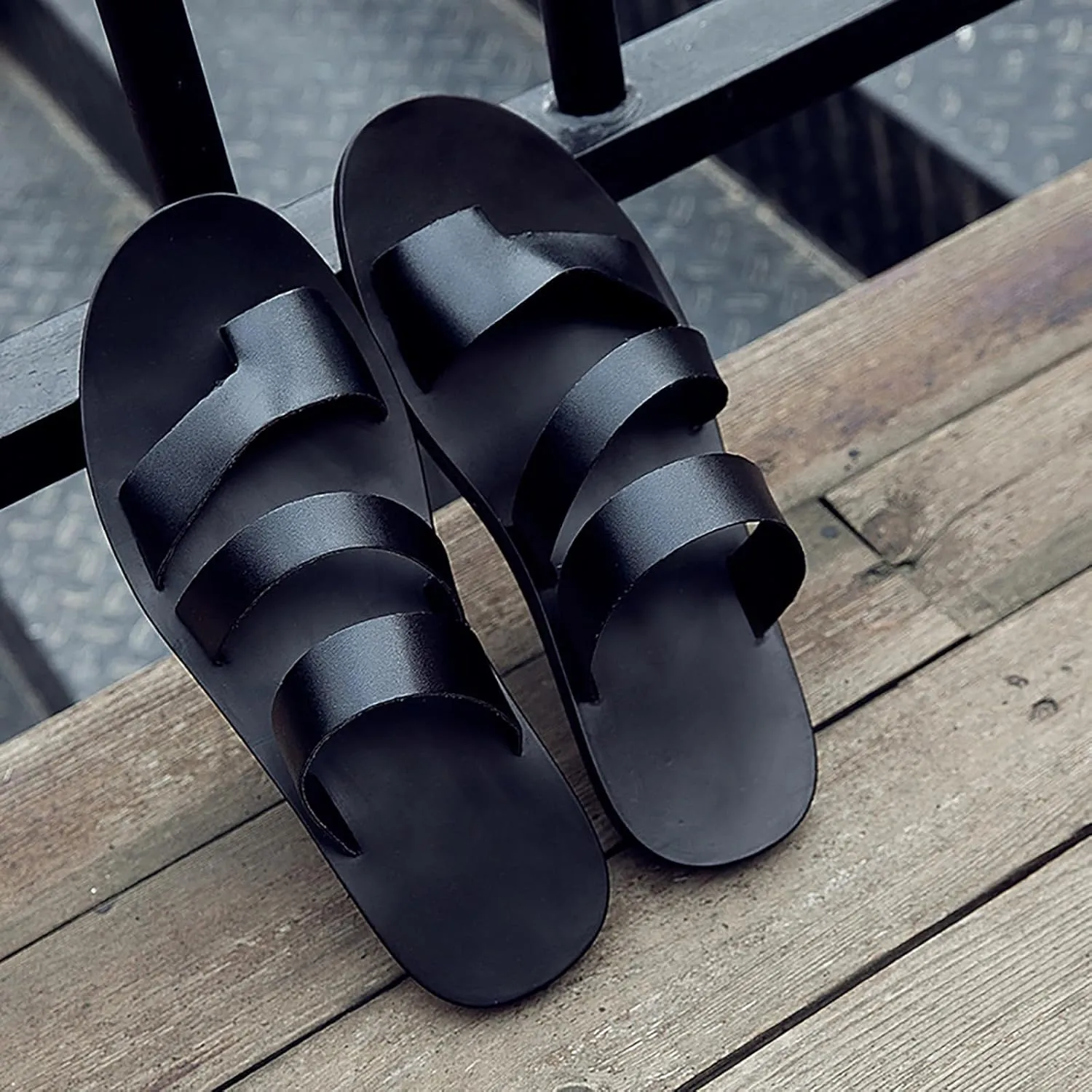 Men's Leather Strappy Toe Loop Flat Sandals,Summer Comfortable Slip-on Non-Slip Beach Flip Flop Outdoor Flat Slippers Fashion Casual Walking Shoes