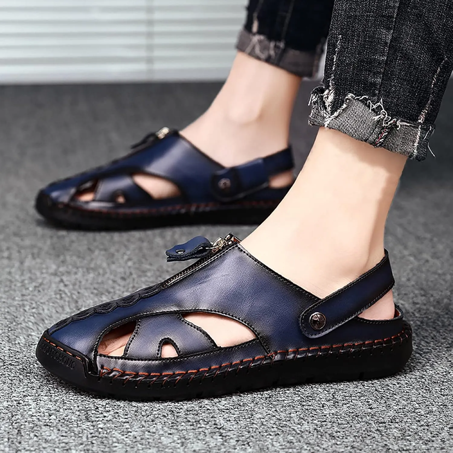 Men's Sandals Adjustable Outdoor Leather Closed Toe Beach Shoes Summer Breathable Fisherman Shoes Non Slip Comfortable for Hiking Walking Lightweight Durable Work Slippers for Men Daily Wear