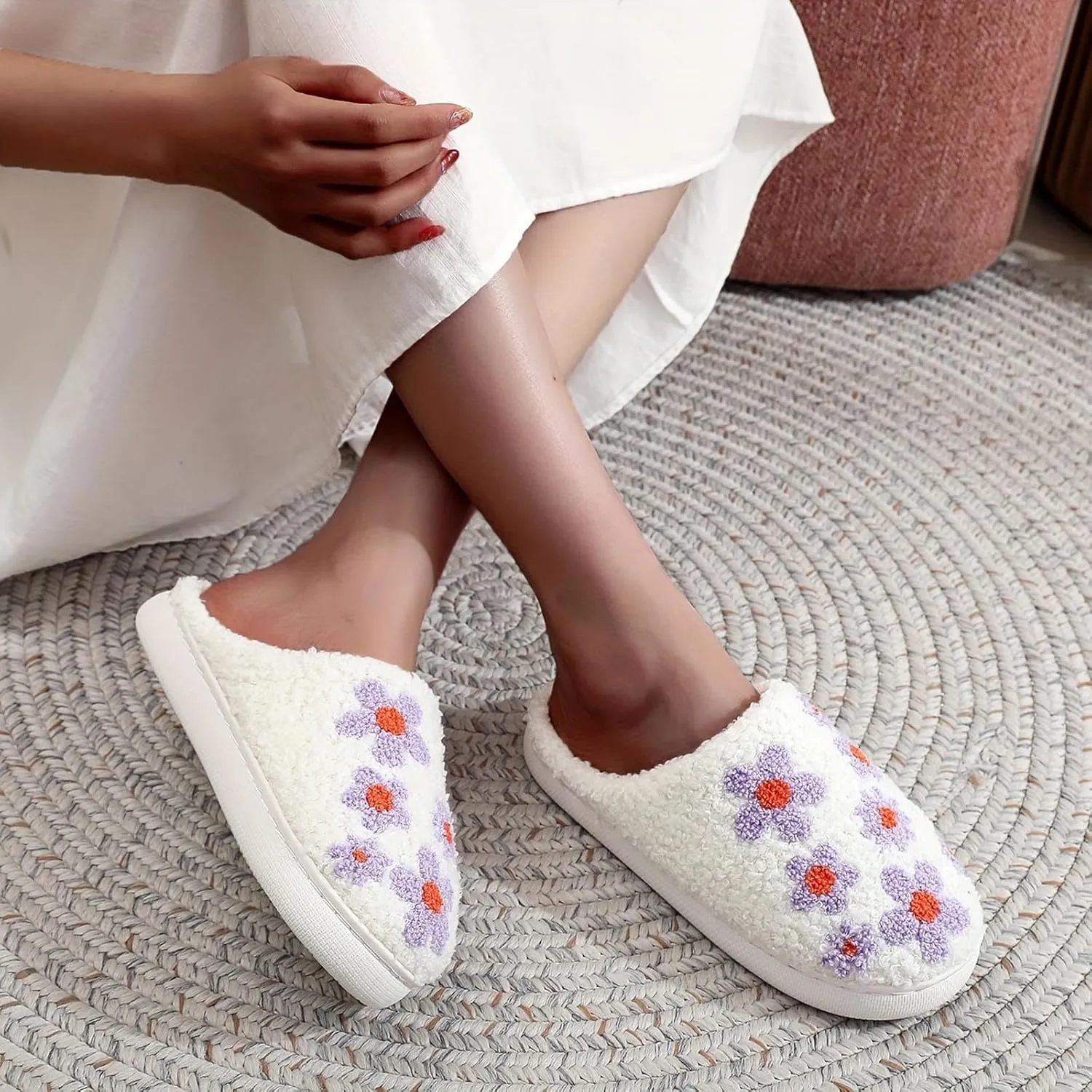 Sinzelimin Women's Fuzzy Scuff Slippers Cute Flower Embroidered Flip Flop Shoes Indoor Outdoor Non-slip Warm Slip-on Slippers