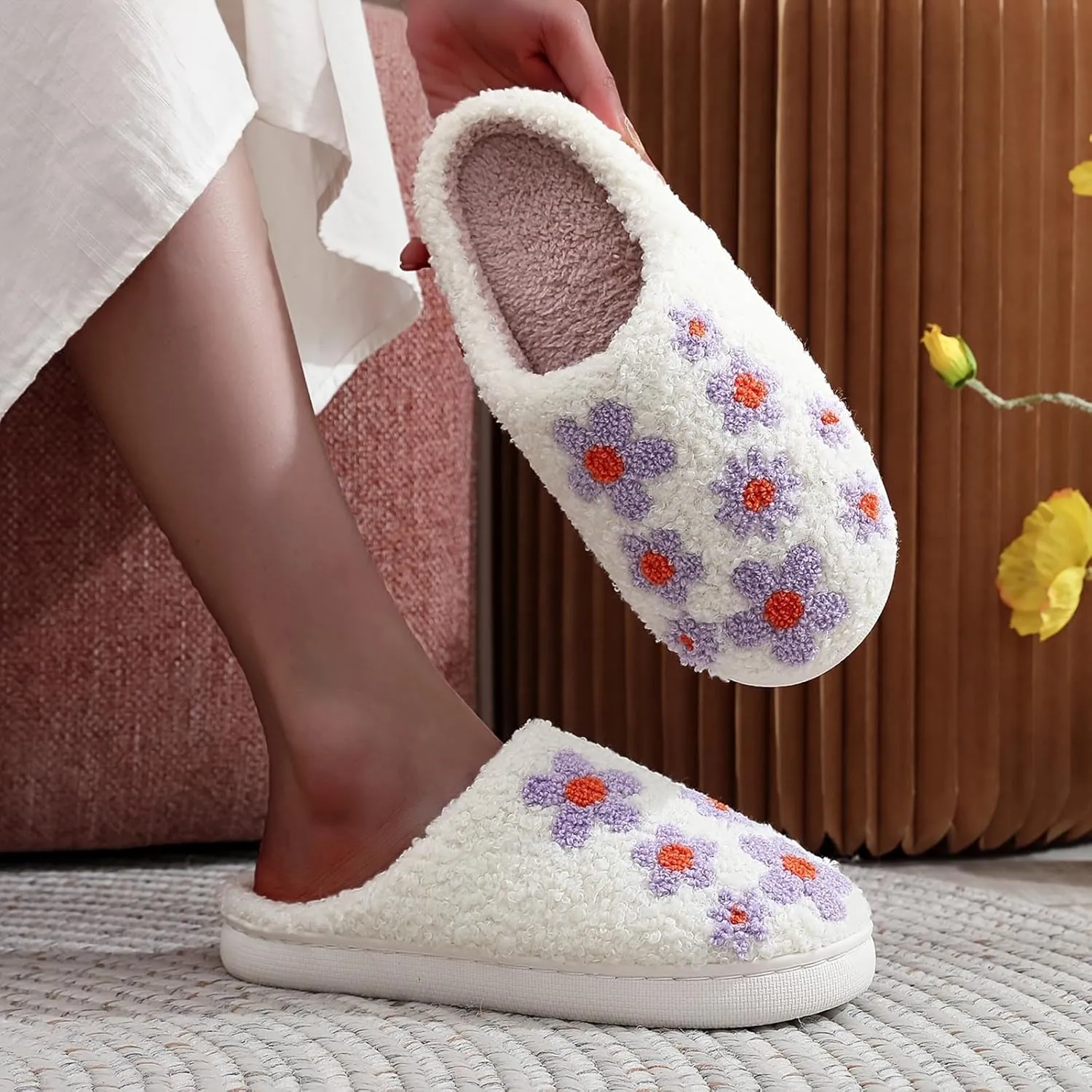 Sinzelimin Women's Fuzzy Scuff Slippers Cute Flower Embroidered Flip Flop Shoes Indoor Outdoor Non-slip Warm Slip-on Slippers