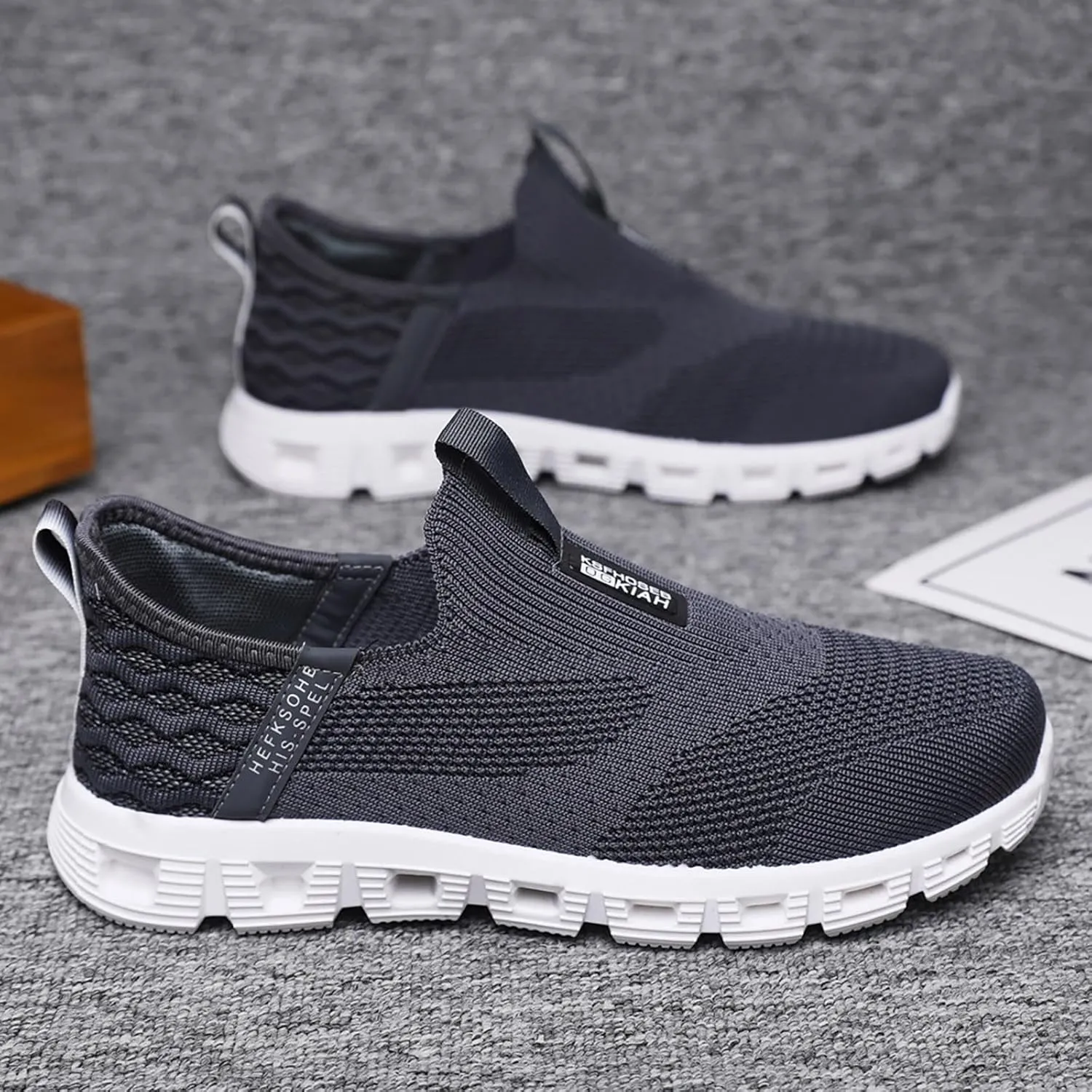 Sports Shoes for Men's Autumn New Outdoor Leisure Flying Weaving Mesh Sports Shoes Foreign Low Top Shoes Men Casual Men's San